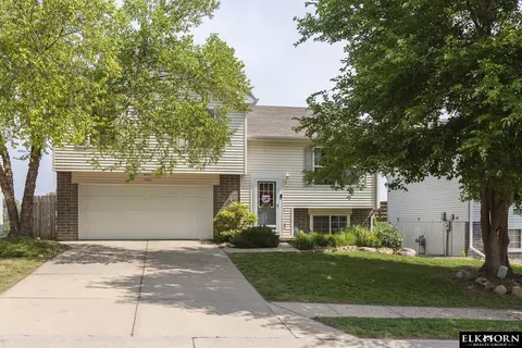 7926 Newport Ave, Omaha, NE 68122