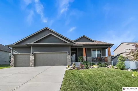 11511 Shepard St, Papillion, NE 68046