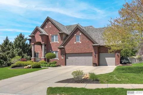16160 Bedford Ave, Omaha, NE 68116