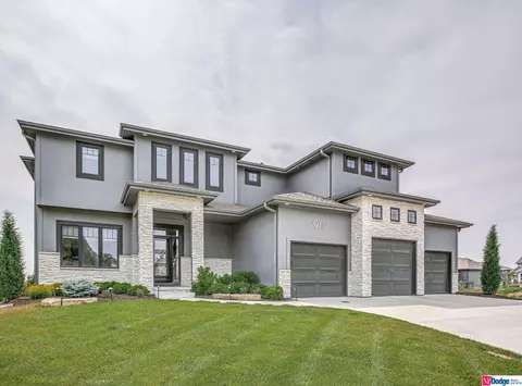 9712 S 123 Ave, Papillion, NE 68046
