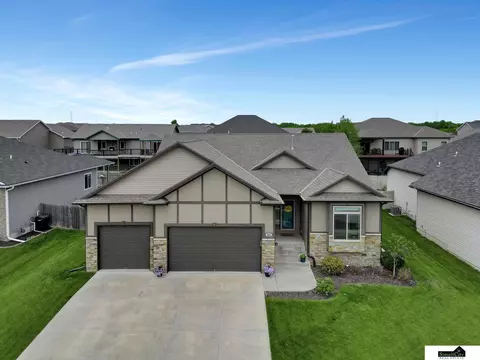 737 N 96th St, Lincoln, NE 68505