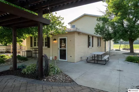 2407 W Shore Dr, Union, NE 68455