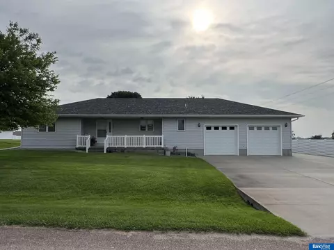 202 Sunny Dr, Doniphan, NE 68832