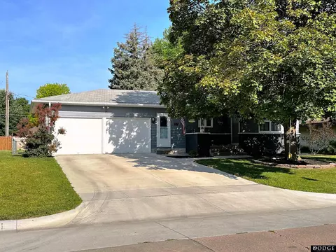 915 N Howard St, Fremont, NE 68025