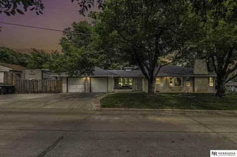 6056 Seward St, Omaha, NE 68104