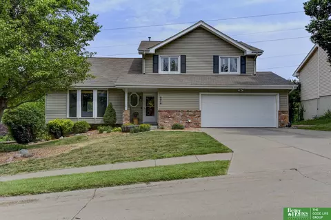 8216 Howell St, Omaha, NE 68122