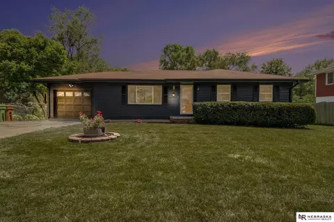 2813 Sandra St, Bellevue, NE 68147