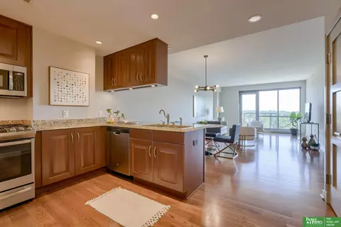 120 S 31st Ave #5608, Omaha, NE 68131