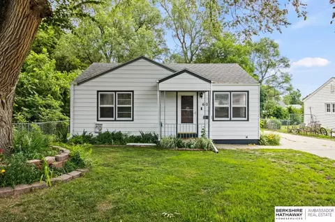 610 S 16th St, Blair, NE 68008