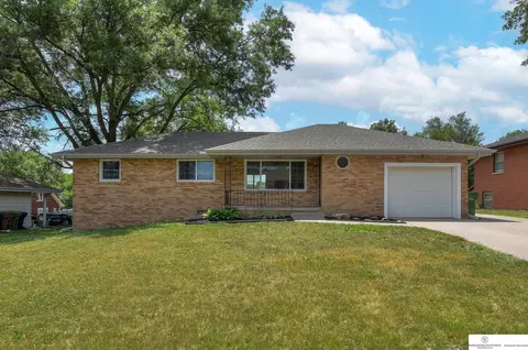 4513 Borman St, Omaha, NE 68157