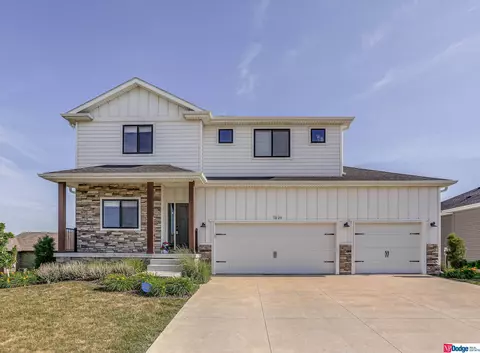 7320 Fuji Ln, Lincoln, NE 68516