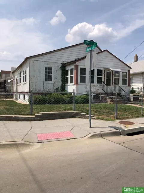 1118 S 22nd St, Omaha, NE 68108