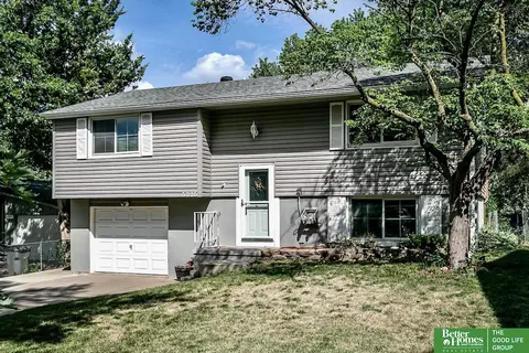 5225 Goldenrod Cir, Lincoln, NE 68512