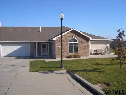 16165 Tucker Plz, Bennington, NE 68007