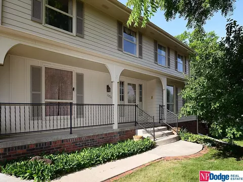 11731 Leavenworth Rd, Omaha, NE 68154