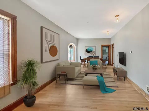 2114 S 34 St, Omaha, NE 68105