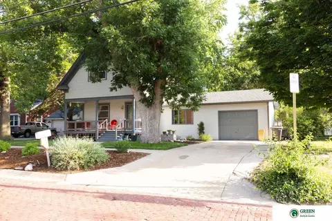 1025 E 10th St, York, NE 68467
