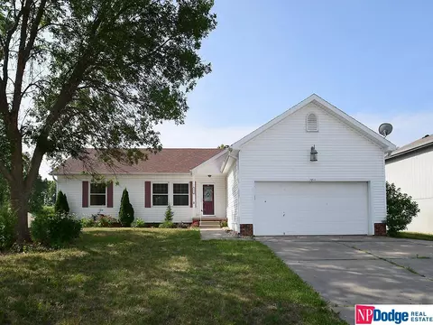 7811 Bondesson St, Omaha, NE 68122
