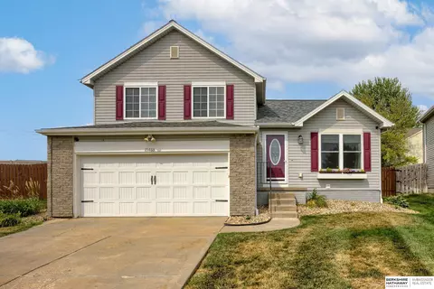15458 Mormon Cir, Bennington, NE 68007