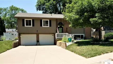 6418 S 75 Avenue Cir, Ralston, NE 68127