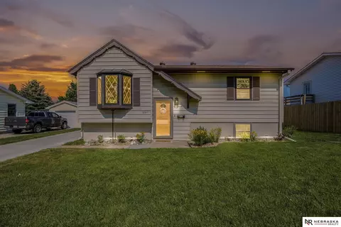 2511 S 123rd St, Omaha, NE 68144