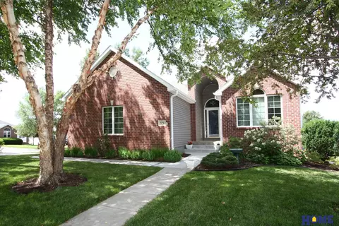 7731 Orourke Dr, Lincoln, NE 68516
