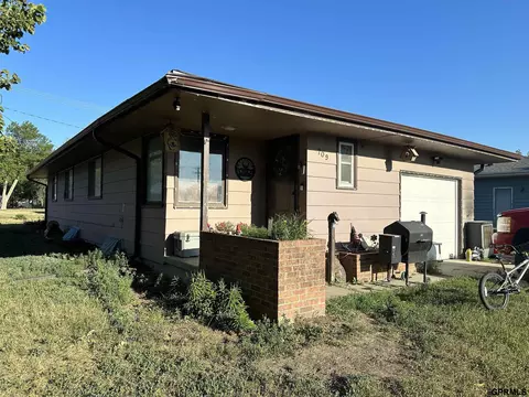 709 Franklin Ave, Dorchester, NE 68343