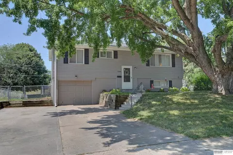 7739 Park View Blvd, La Vista, NE 68128
