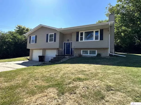 305 E Spruce St, Hooper, NE 68031