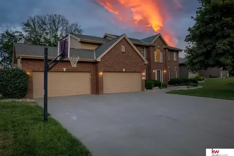 4103 N 194 St, Elkhorn, NE 68022