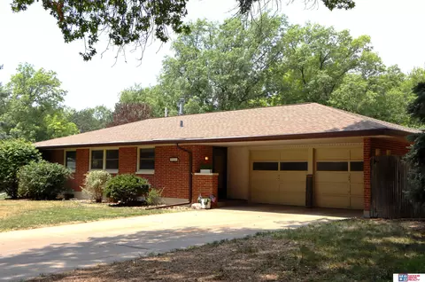 1821 Mindoro Dr, Lincoln, NE 68506
