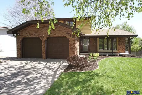 4732 Kirkwood Dr, Lincoln, NE 68516