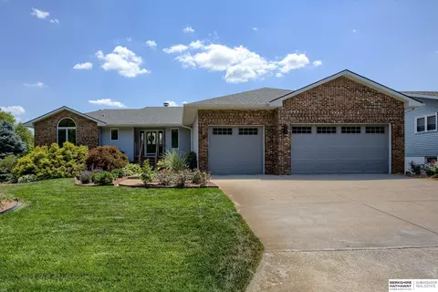 7809 Molokai Dr, Papillion, NE 68046
