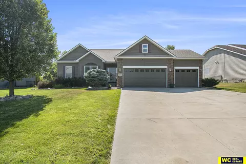 8115 N 163 Ave, Bennington, NE 68007