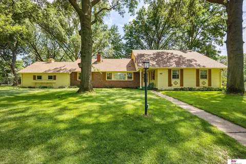 4411 Manchester Dr, Omaha, NE 68112