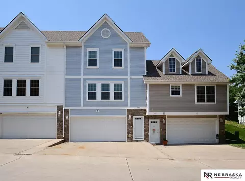 4312 N 147th Plz, Omaha, NE 68116