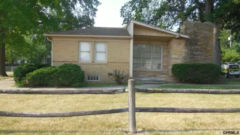 8305 Cass St, Omaha, NE 68114