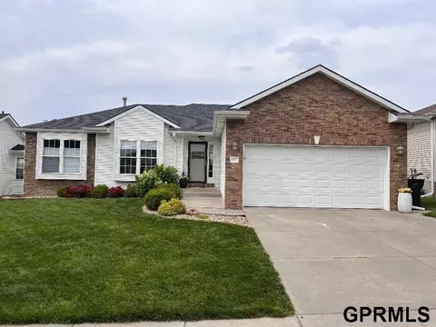 7225 Helen Witt Dr, Lincoln, NE 68512