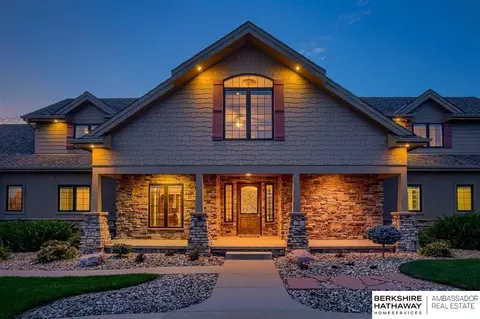 5204 N 196 St, Elkhorn, NE 68022