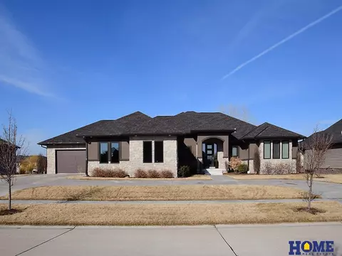 7825 S 96th Bay Bay, Lincoln, NE 68526