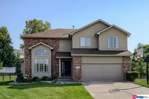 7914 Hunters Ridge Rd, Lincoln, NE 68516