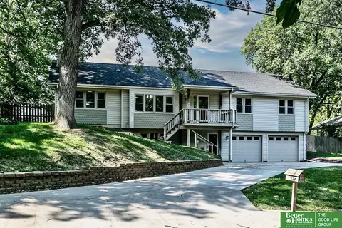 124 Bellevue Blvd S, Bellevue, NE 68005
