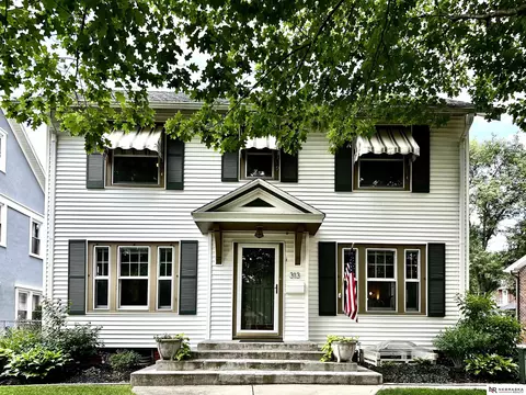 313 S 52nd St, Omaha, NE 68132