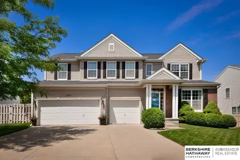 2410 Big Sky Dr, Papillion, NE 68046