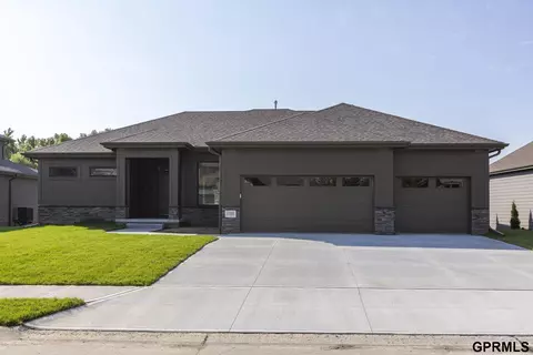 19275 Larimore Cir, Elkhorn, NE 68022