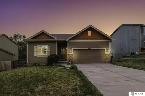 14233 Potter Pkwy, Omaha, NE 68142