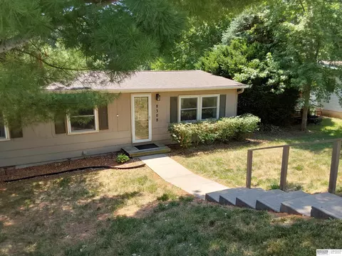 8308 Dawson Rd, Plattsmouth, NE 68048