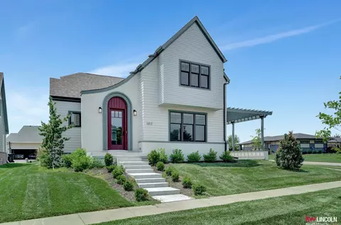 6821 NW 6th St, Lincoln, NE 68521