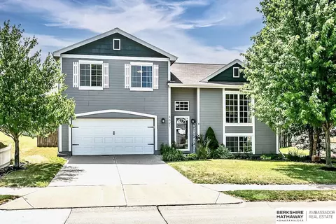 4621 N 166 St, Omaha, NE 68116