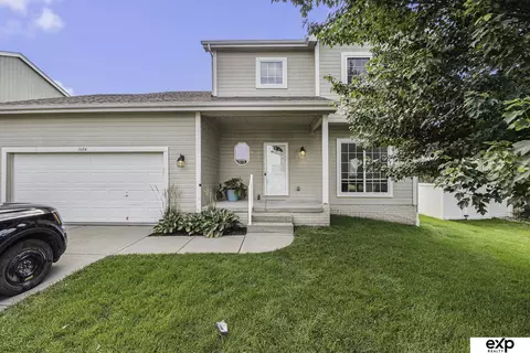 1604 Ridgeview Dr, Papillion, NE 68046